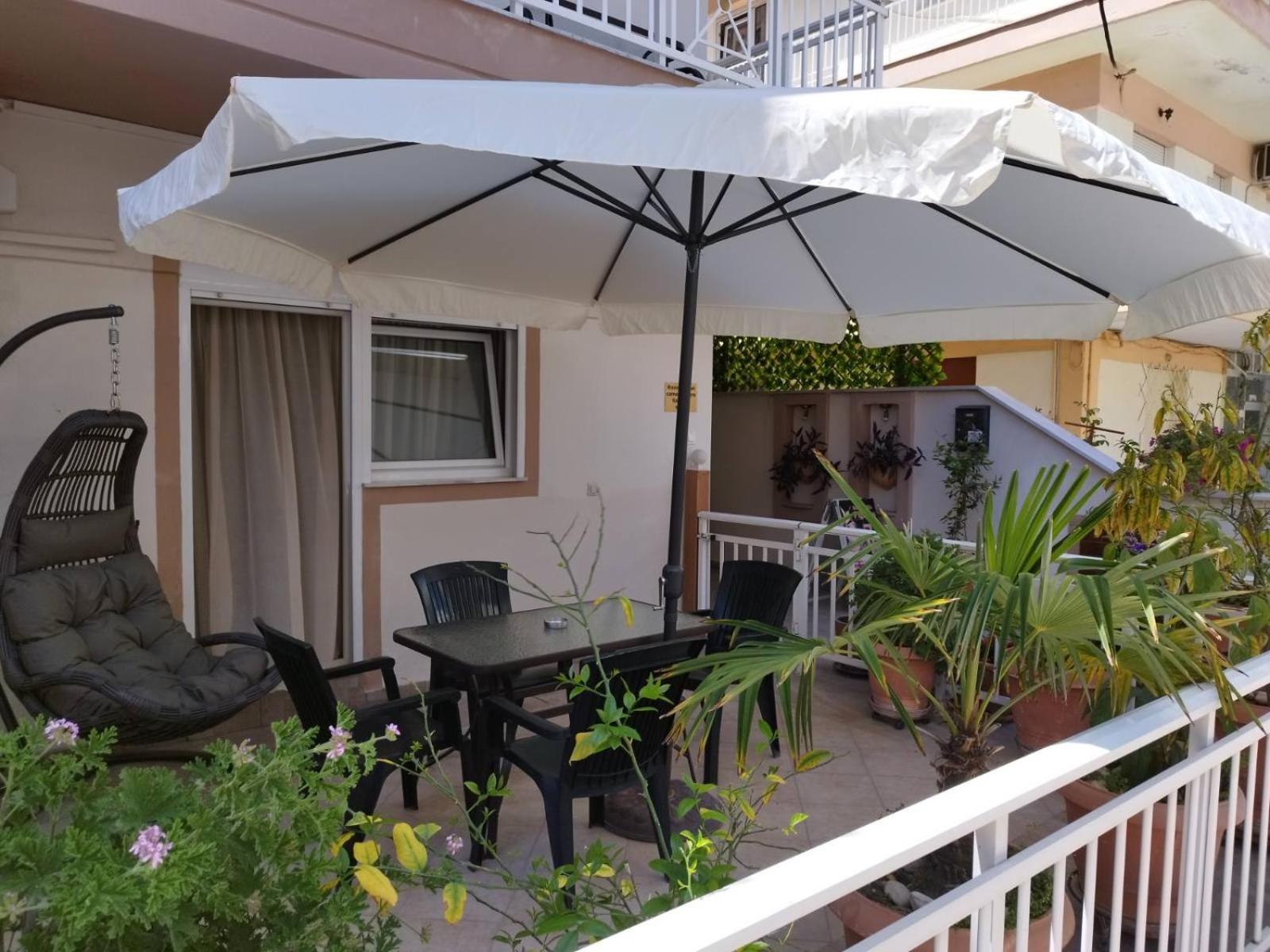 Hotel Villa Pigasos Paralía Exteriör bild