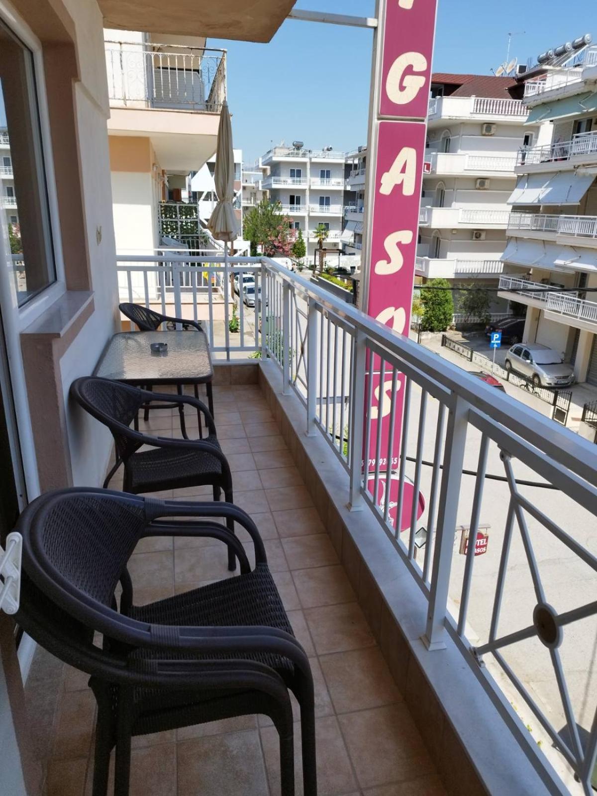 Hotel Villa Pigasos Paralía Exteriör bild