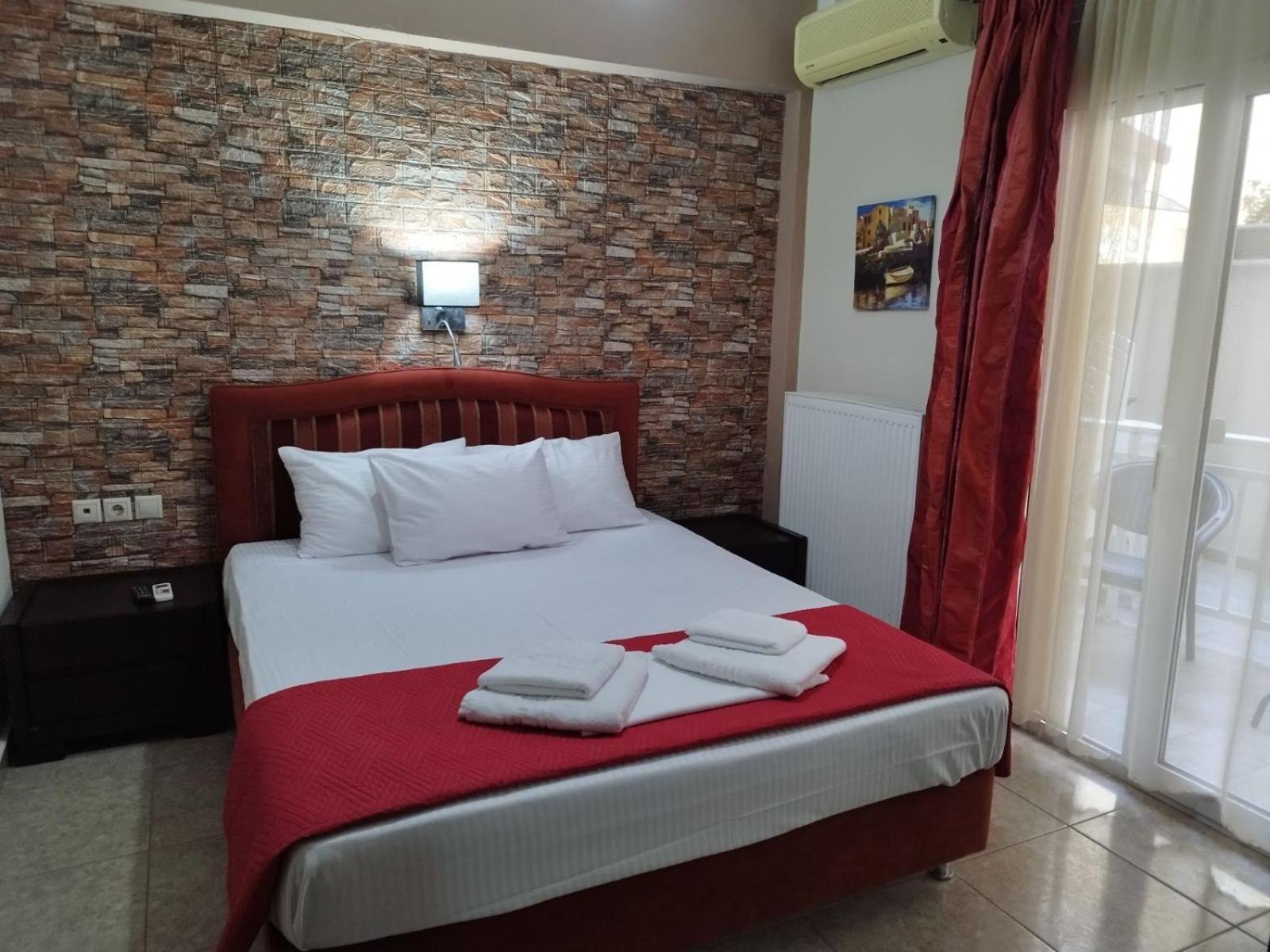 Hotel Villa Pigasos Paralía Exteriör bild